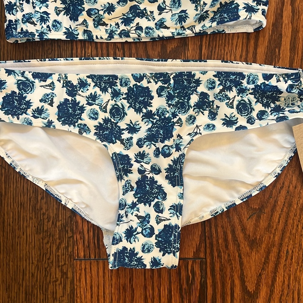 NWT Albion Fit 2 piece bikini set Santorini print. Size.Small - Picture 8 of 16